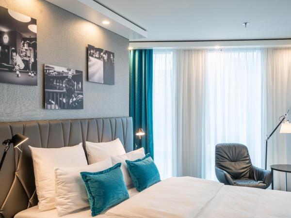 Motel One Berlin-Upper West : photo 9 de la chambre chambre lit queen-size.