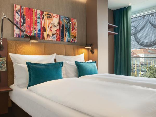 Motel One Graz : photo 1 de la chambre chambre standard lit queen-size