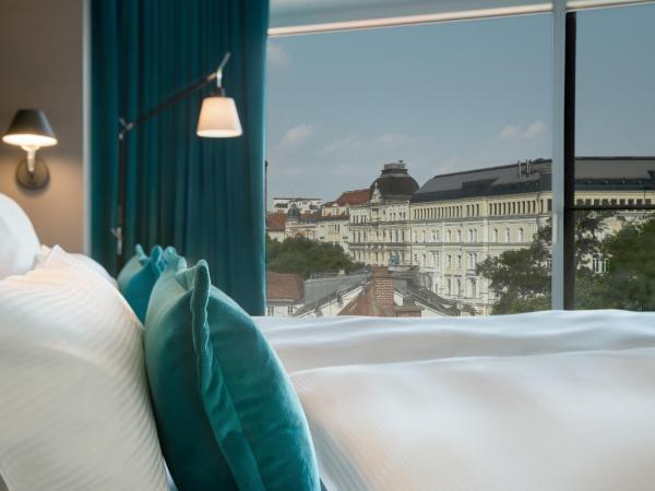 Motel One Graz : photo 5 de la chambre chambre standard lit queen-size