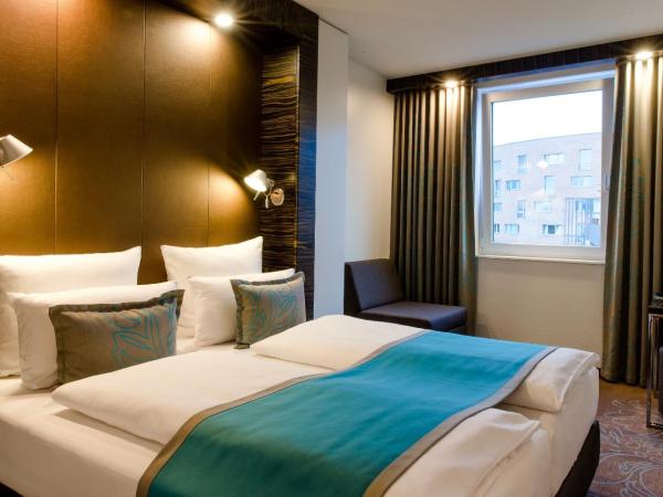 Motel One Berlin-Bellevue : photo 1 de la chambre chambre lit queen-size.