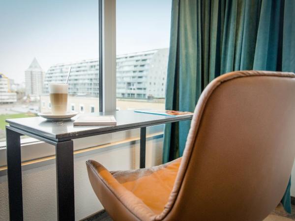 Motel One Rotterdam : photo 1 de la chambre chambre lit queen-size 
