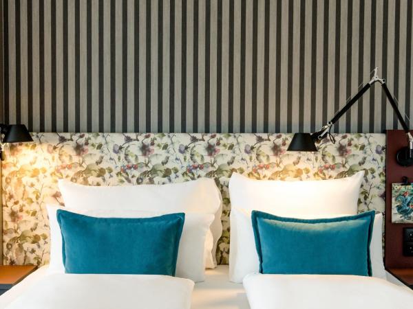 Motel One Rotterdam : photo 3 de la chambre chambre lit queen-size 
