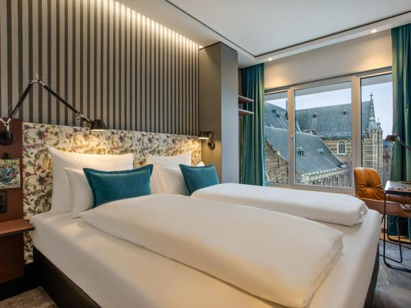 Motel One Rotterdam : photo 4 de la chambre chambre lit queen-size 