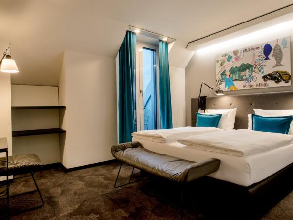 Motel One München-Haidhausen : photo 10 de la chambre chambre lit king-size standard