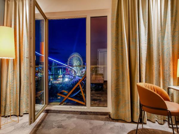 Motel One Wien-Prater : photo 4 de la chambre chambre double avec balcon