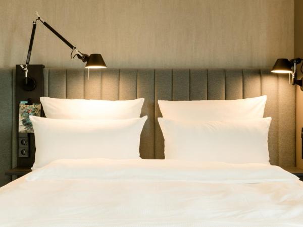 Motel One München-East Side : photo 8 de la chambre chambre lit queen-size