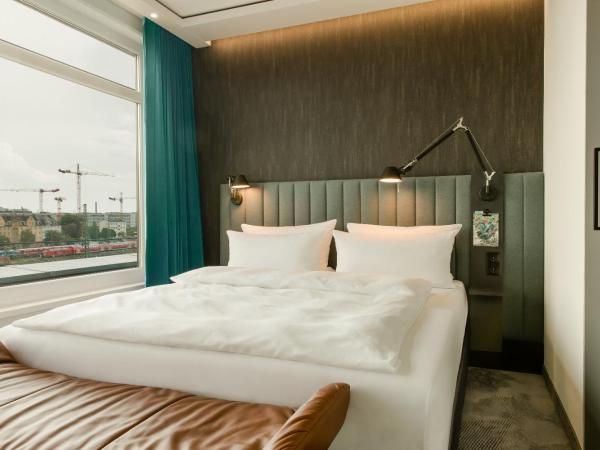 Motel One München-East Side : photo 7 de la chambre chambre lit queen-size