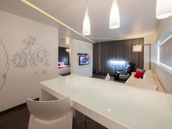 Ramada Encore by Wyndham Guadalajara Sur : photo 3 de la chambre suite lit king-size