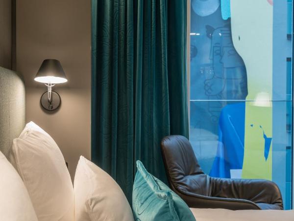 Motel One Berlin-Alexanderplatz : photo 9 de la chambre chambre lit king-size