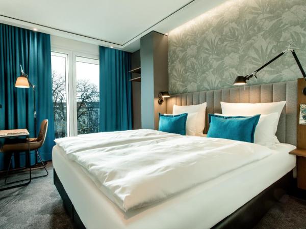 Motel One Bonn-Hauptbahnhof : photo 1 de la chambre chambre standard lit queen-size