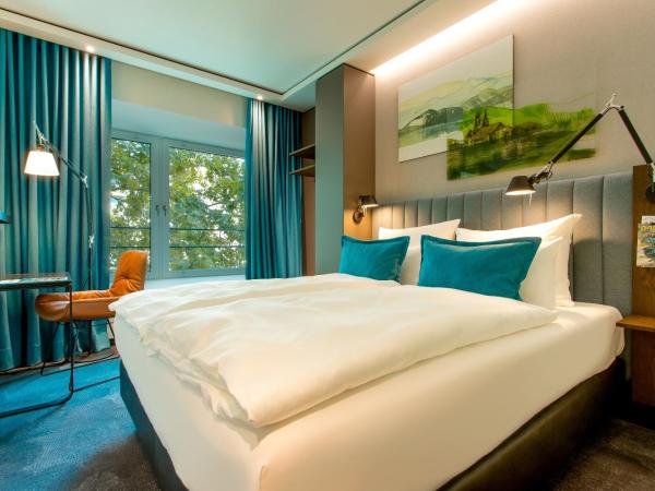 Motel One Stuttgart-Hauptbahnhof : photo 3 de la chambre chambre lit queen-size
