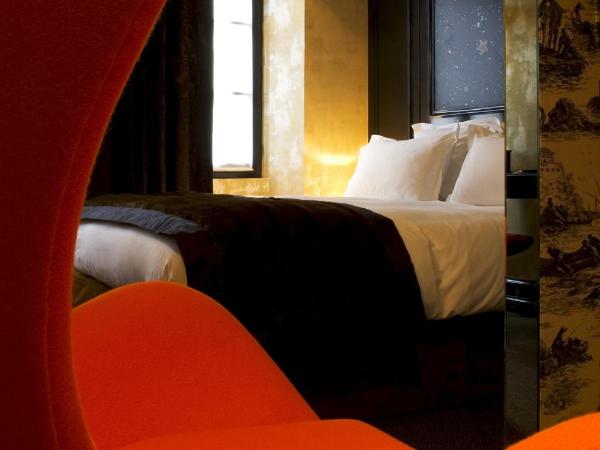 Hôtel du Petit Moulin, Haute Couture hotel by Lacroix : photo 10 de la chambre chambre double deluxe