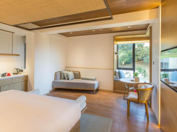 The Sifang Hotel Nanjing, Autograph Collection : photo 3 de la chambre chambre lit king-size - vue sur lac