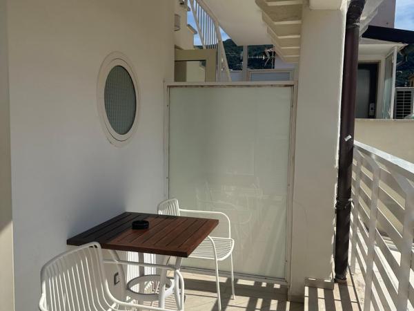 Hotel Tasso Suites & Spa : photo 5 de la chambre chambre lit queen-size avec baignoire spa