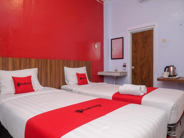 RedDoorz At Pondok Eyang Obi Sleman : photo 1 de la chambre chambre lits jumeaux deluxe