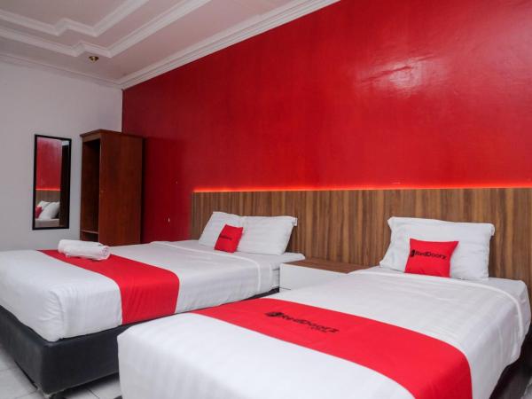 RedDoorz At Pondok Eyang Obi Sleman : photo 5 de la chambre chambre familiale deluxe
