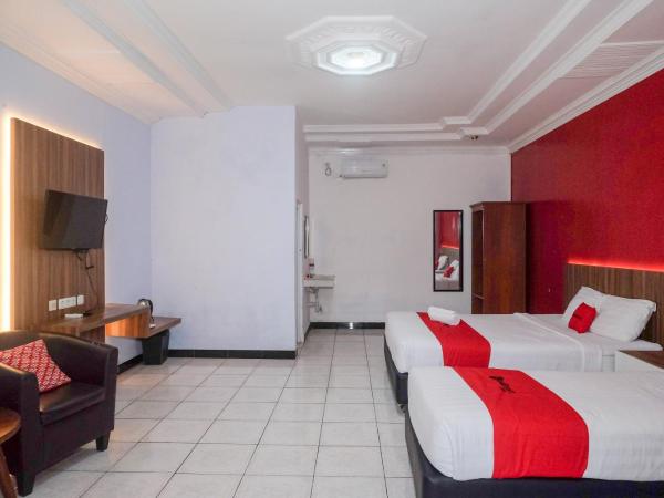 RedDoorz At Pondok Eyang Obi Sleman : photo 4 de la chambre chambre familiale deluxe