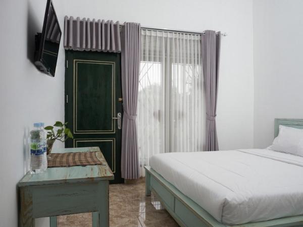 RedDoorz at Griya Cemara Homestay Yogyakarta : photo 3 de la chambre chambre double standard