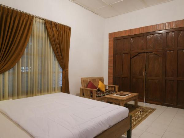 RedDoorz at Griya Cemara Homestay Yogyakarta : photo 4 de la chambre suite deluxe