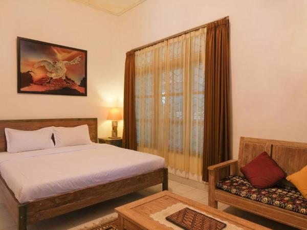 RedDoorz at Griya Cemara Homestay Yogyakarta : photo 2 de la chambre suite deluxe