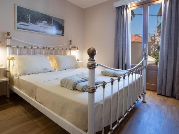 BELLA VITA boutique hotel lefkada : photo 4 de la chambre chambre double deluxe - vue latérale sur mer