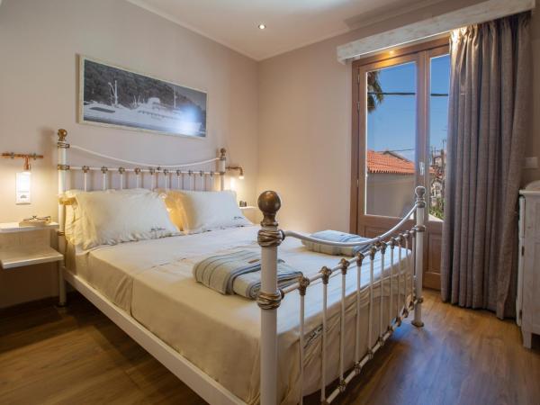 BELLA VITA boutique hotel lefkada : photo 6 de la chambre chambre double deluxe - vue latérale sur mer