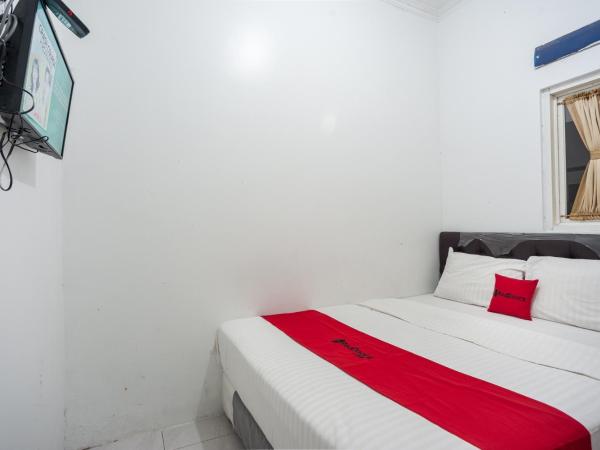 RedDoorz Syariah near PGC Cililitan : photo 2 de la chambre chambre double standard