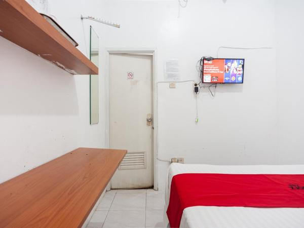 RedDoorz Syariah near PGC Cililitan : photo 5 de la chambre chambre double standard