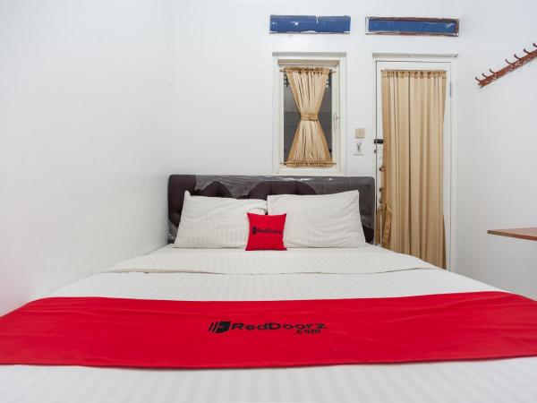 RedDoorz Syariah near PGC Cililitan : photo 4 de la chambre chambre double standard