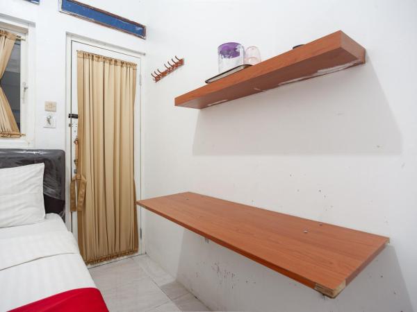 RedDoorz Syariah near PGC Cililitan : photo 3 de la chambre chambre double standard