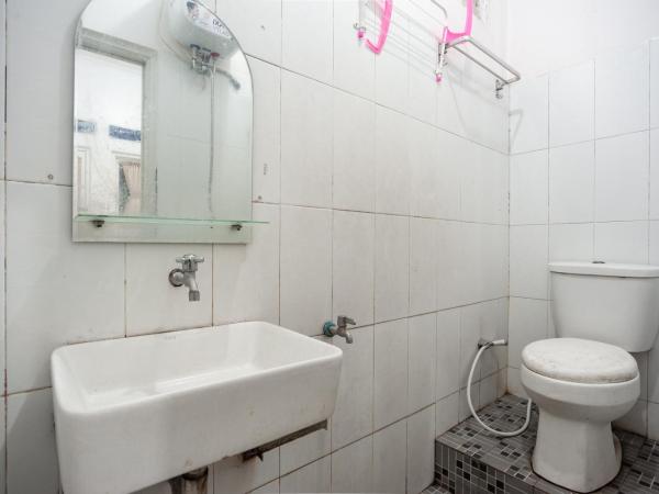 RedDoorz Syariah near PGC Cililitan : photo 8 de la chambre chambre double standard