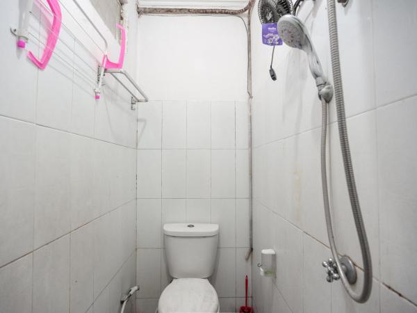 RedDoorz Syariah near PGC Cililitan : photo 7 de la chambre chambre double standard