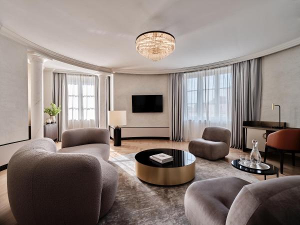 The Crown Krakow Center - Handwritten Collection ACCOR : photo 1 de la chambre suite avec 1 lit double