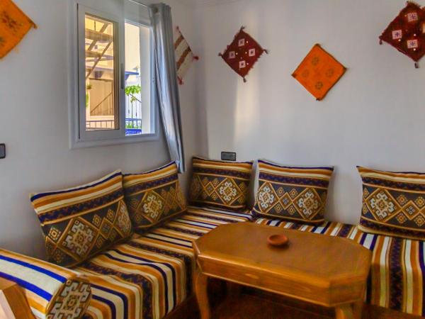 The Rina Hostel : photo 2 de la chambre studio avec balcon