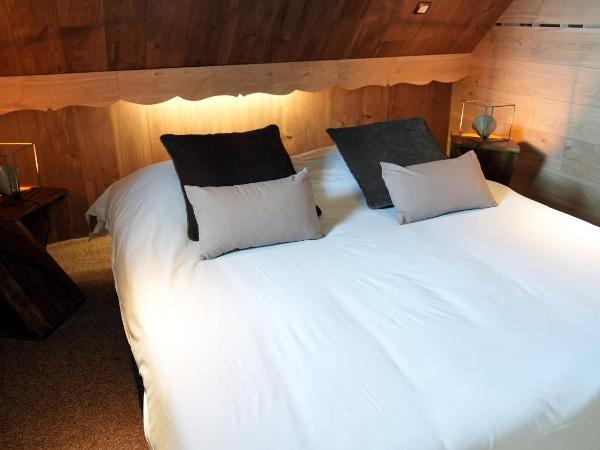 La Sapinière : photo 3 de la chambre suite lit king-size avec balcon