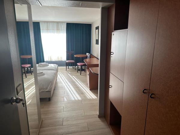 Hotel EUROPACITY : photo 2 de la chambre chambre lits jumeaux