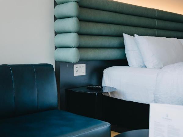 Le Dauphin Montréal Centre-Ville : photo 2 de la chambre chambre lit king-size