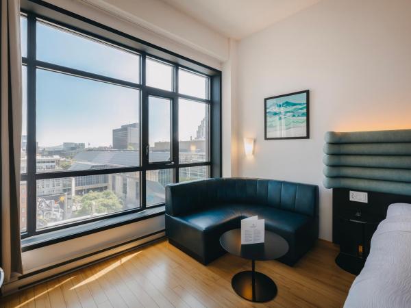 Le Dauphin Montréal Centre-Ville : photo 3 de la chambre chambre lit king-size