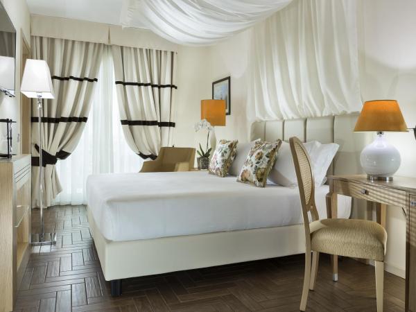 Erbavoglio Hotel : photo 2 de la chambre chambre double ou lits jumeaux supérieure avec balcon