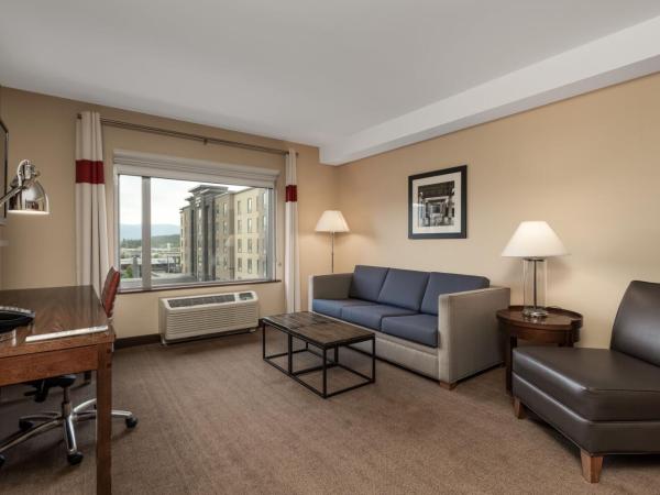 Four Points by Sheraton Kelowna Airport : photo 2 de la chambre suite 1 chambre 1 lit king-size deluxe avec canapé-lit