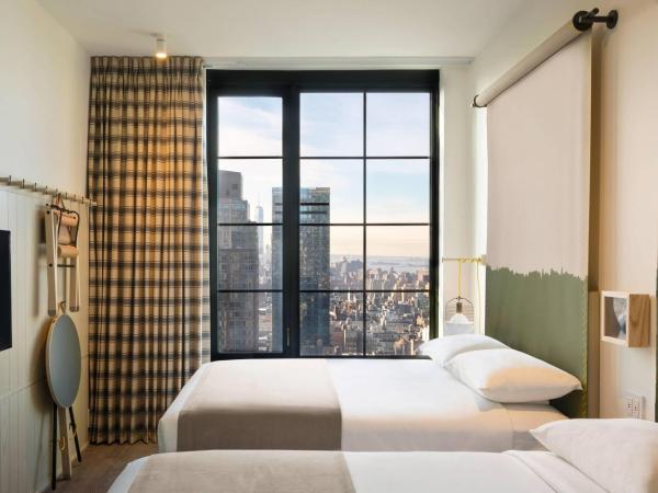 Moxy NYC Chelsea : photo 3 de la chambre chambre avec 2 lits doubles - vue sur ville