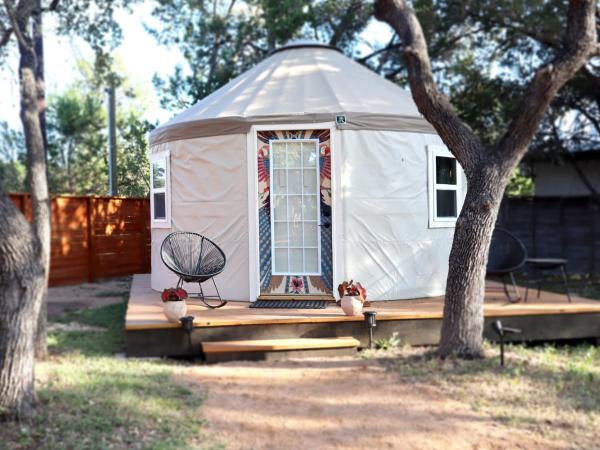 Camposanto Glamping - The Macaw Yurt : photo 1 de la chambre tente