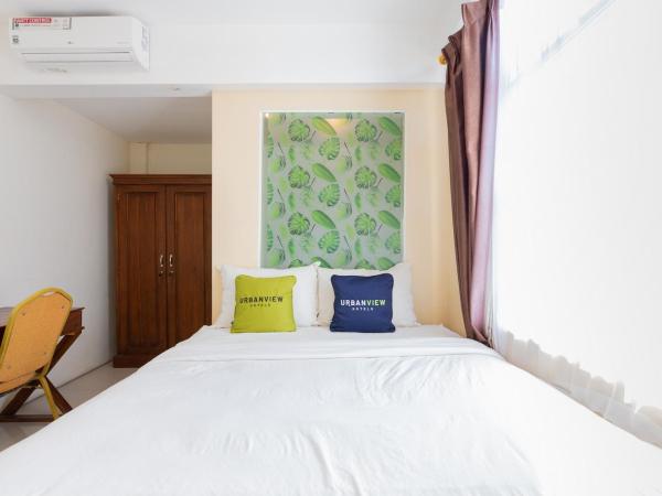 Urbanview Erga Family Residence Syariah Surabaya by RedDoorz : photo 1 de la chambre chambre supérieure lit queen-size