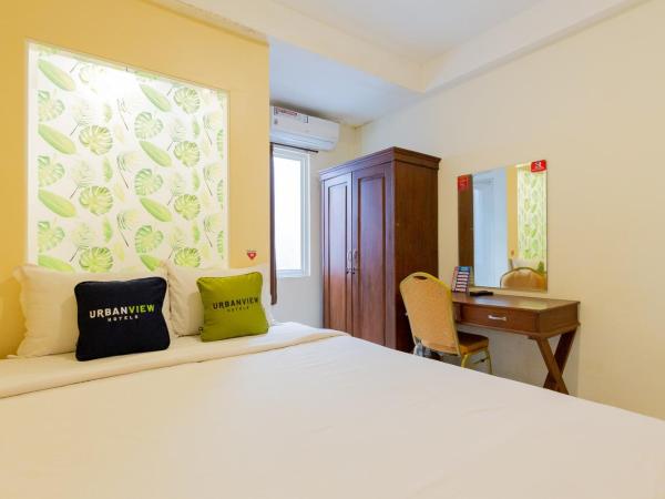 Urbanview Erga Family Residence Syariah Surabaya by RedDoorz : photo 2 de la chambre chambre supérieure lit queen-size