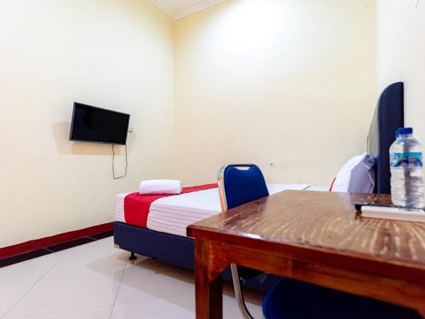 RedDoorz near Kelapa Gading : photo 5 de la chambre chambre double standard