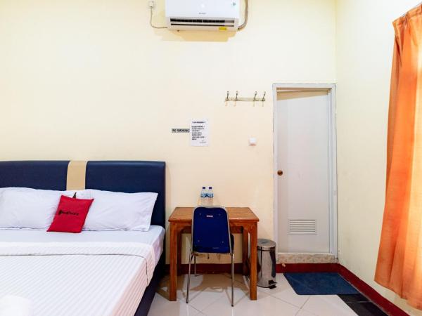 RedDoorz near Kelapa Gading : photo 7 de la chambre chambre double standard