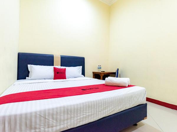 RedDoorz near Kelapa Gading : photo 10 de la chambre chambre double standard