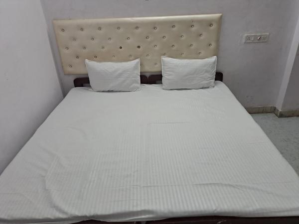 Shree Krishna Hotel : photo 5 de la chambre chambre double