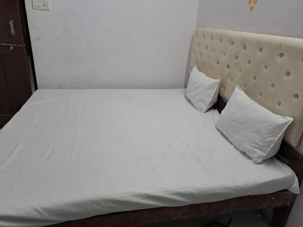 Shree Krishna Hotel : photo 4 de la chambre chambre double