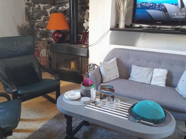 Les MIRABELLES chambres d'hôtes : photo 6 de la chambre chambre lit queen-size avec balcon